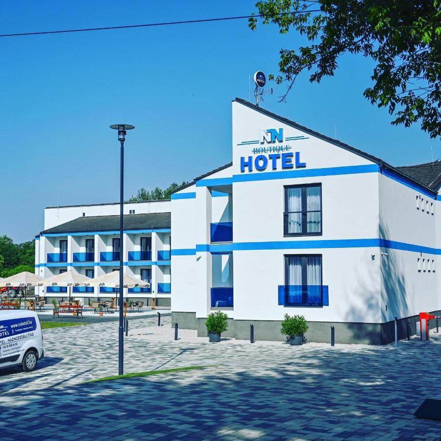 Nn Boutique Hotel Tiszaújváros Buitenkant foto