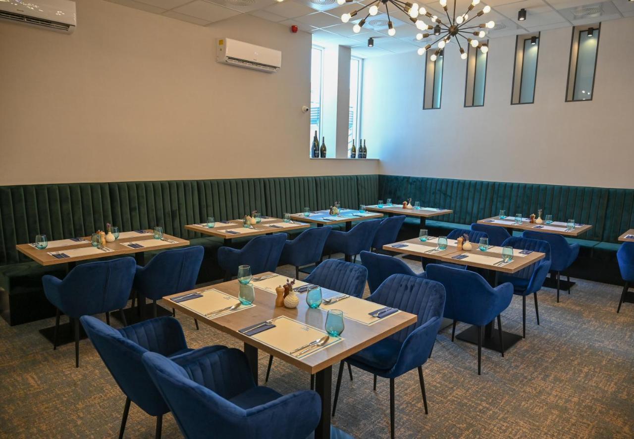 Nn Boutique Hotel Tiszaújváros Buitenkant foto