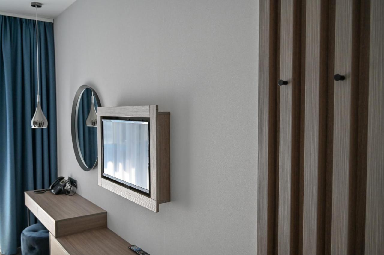 Nn Boutique Hotel Tiszaújváros Buitenkant foto