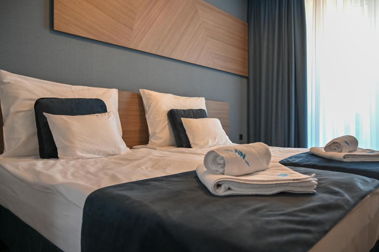 Nn Boutique Hotel Tiszaújváros Buitenkant foto