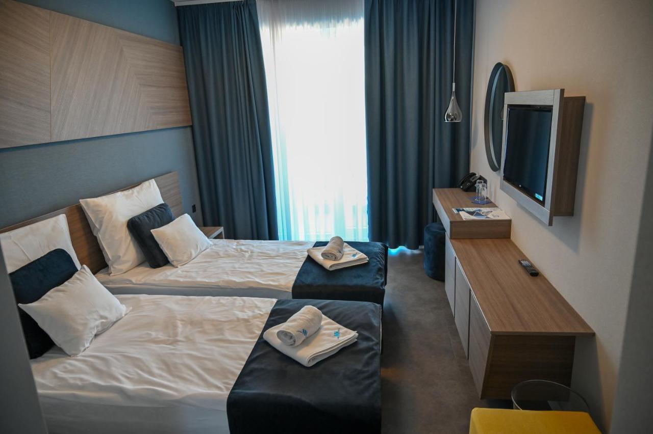Nn Boutique Hotel Tiszaújváros Buitenkant foto