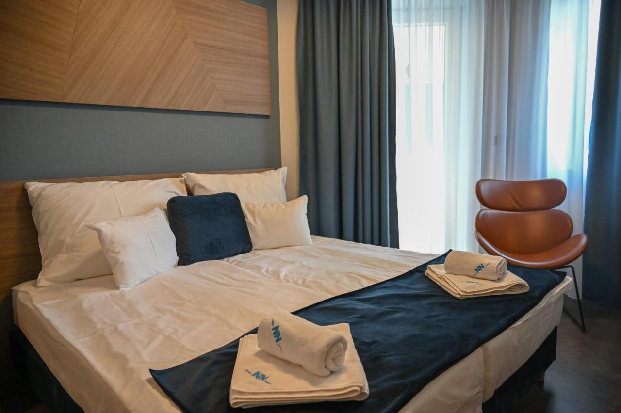 Nn Boutique Hotel Tiszaújváros Buitenkant foto