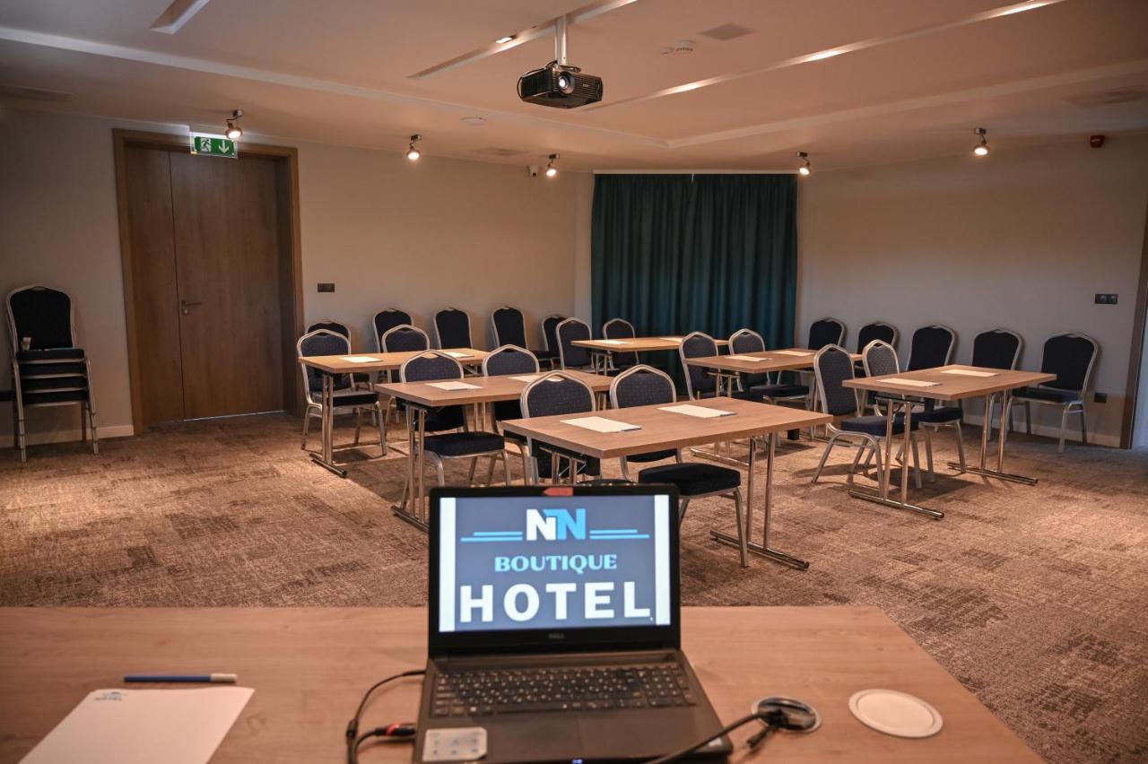 Nn Boutique Hotel Tiszaújváros Buitenkant foto