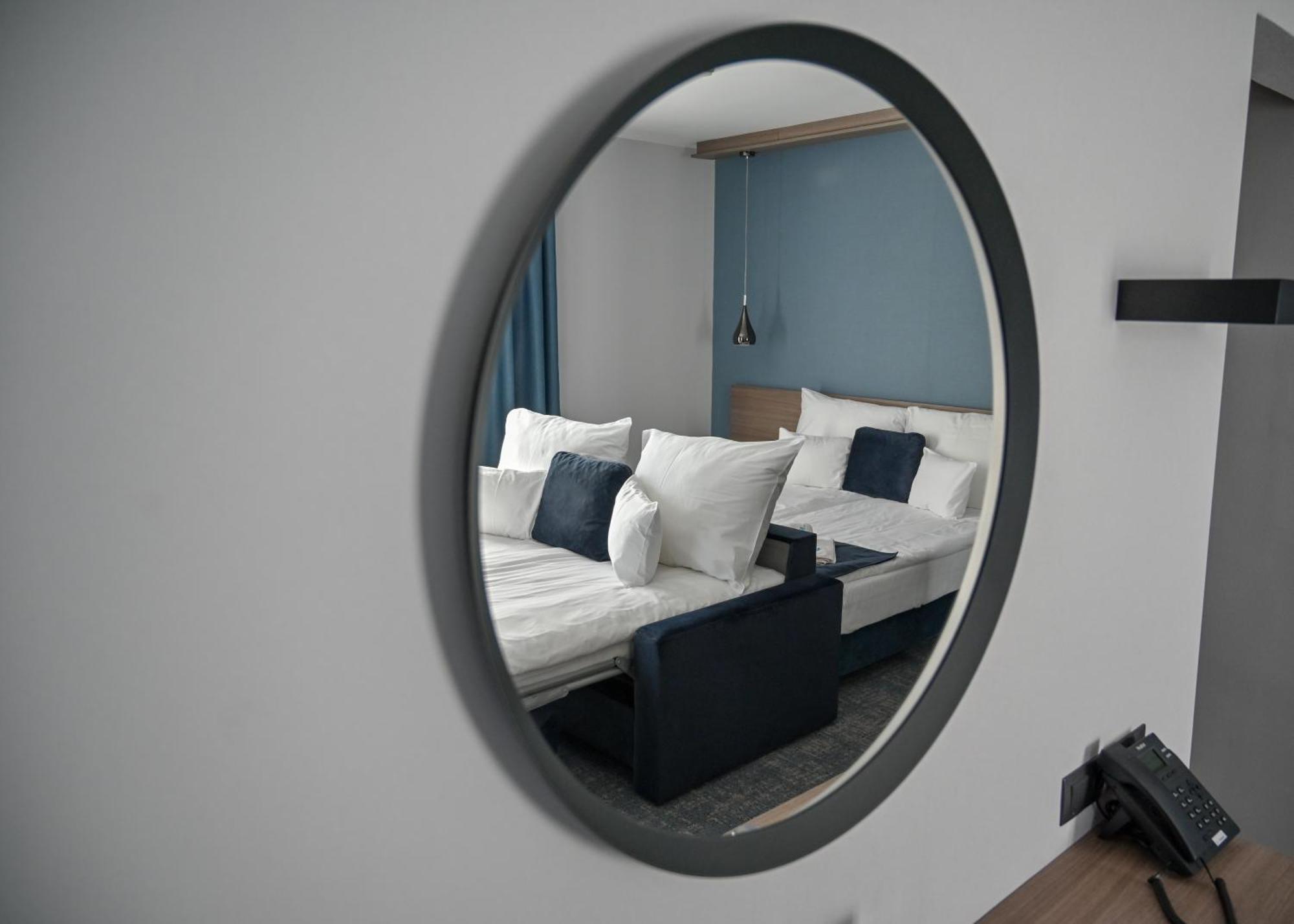 Nn Boutique Hotel Tiszaújváros Buitenkant foto