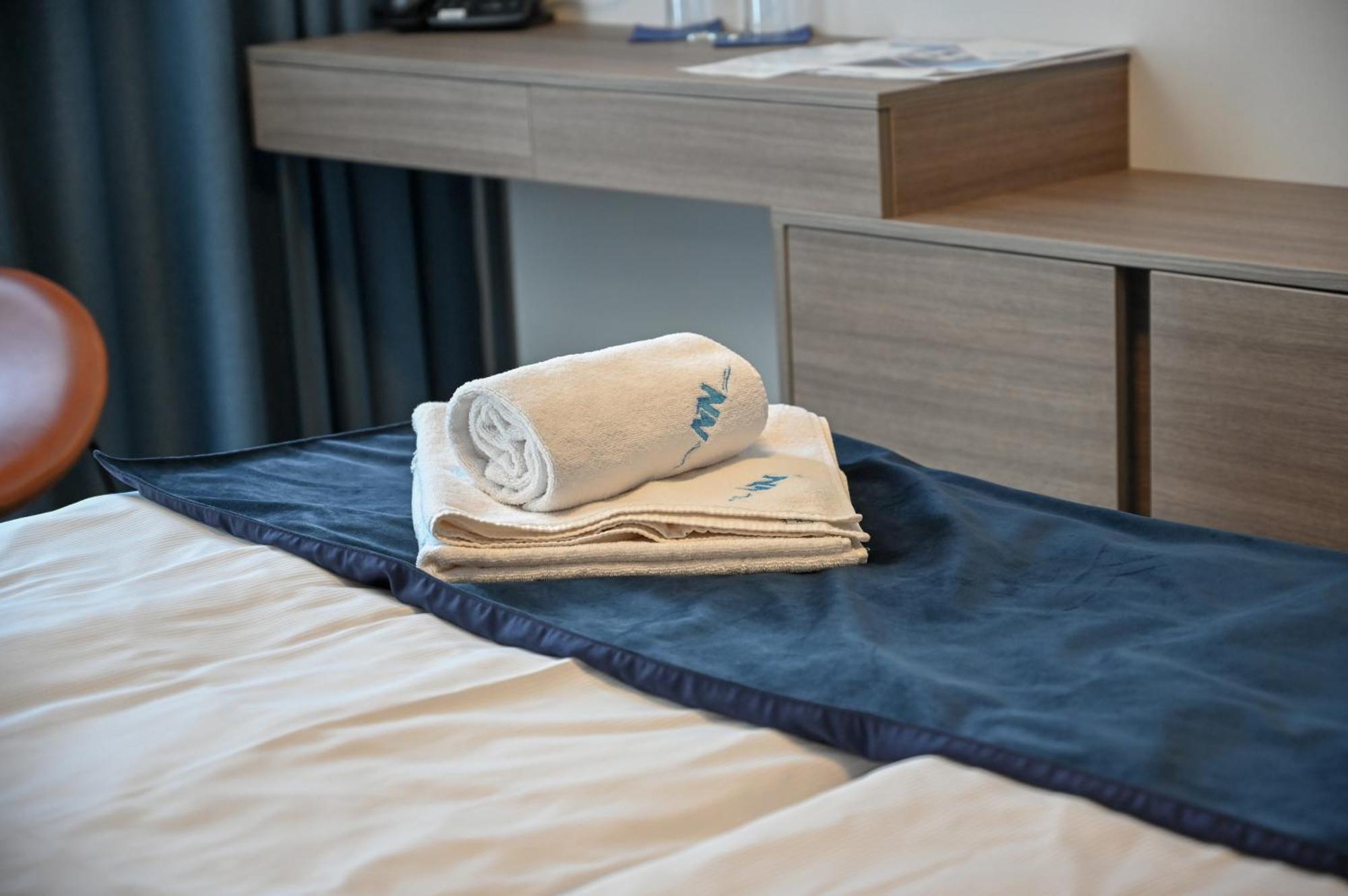 Nn Boutique Hotel Tiszaújváros Buitenkant foto