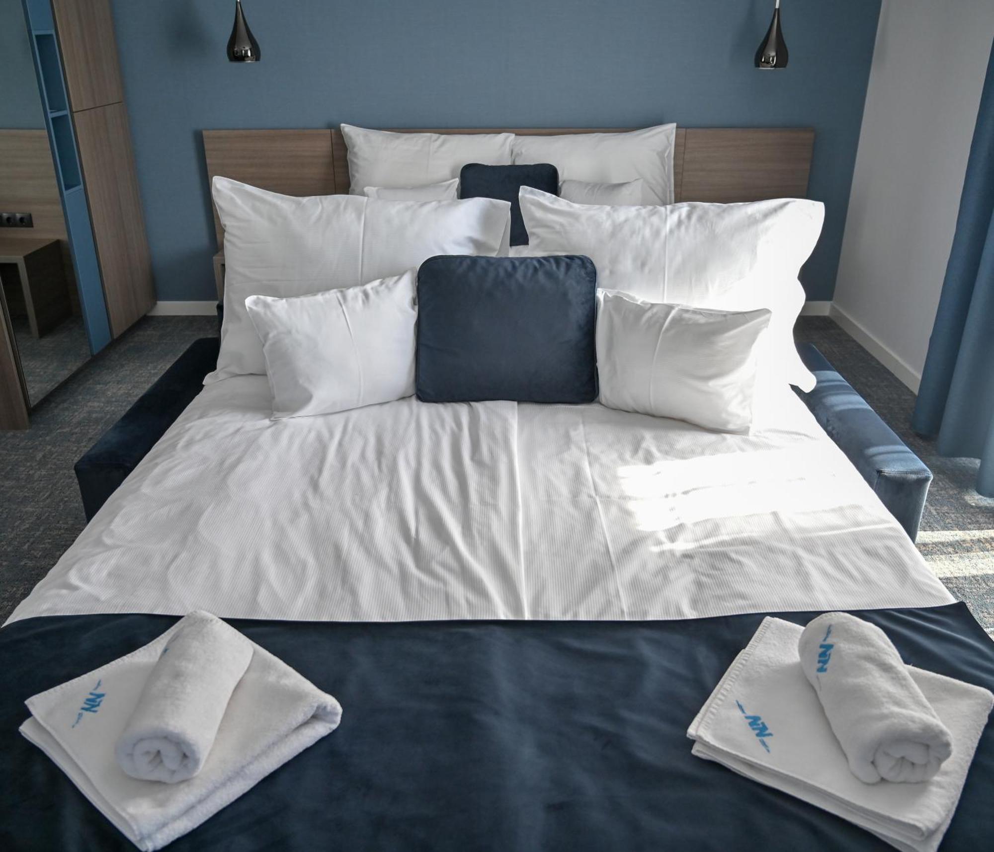 Nn Boutique Hotel Tiszaújváros Buitenkant foto