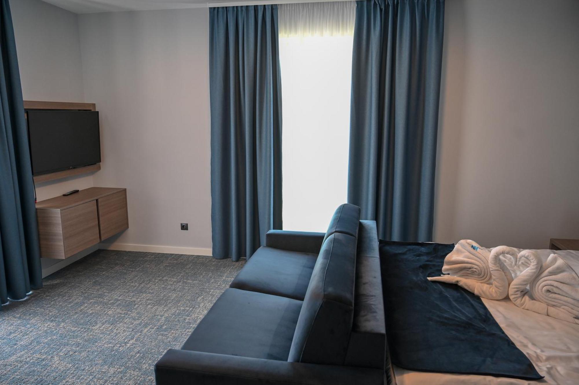 Nn Boutique Hotel Tiszaújváros Buitenkant foto