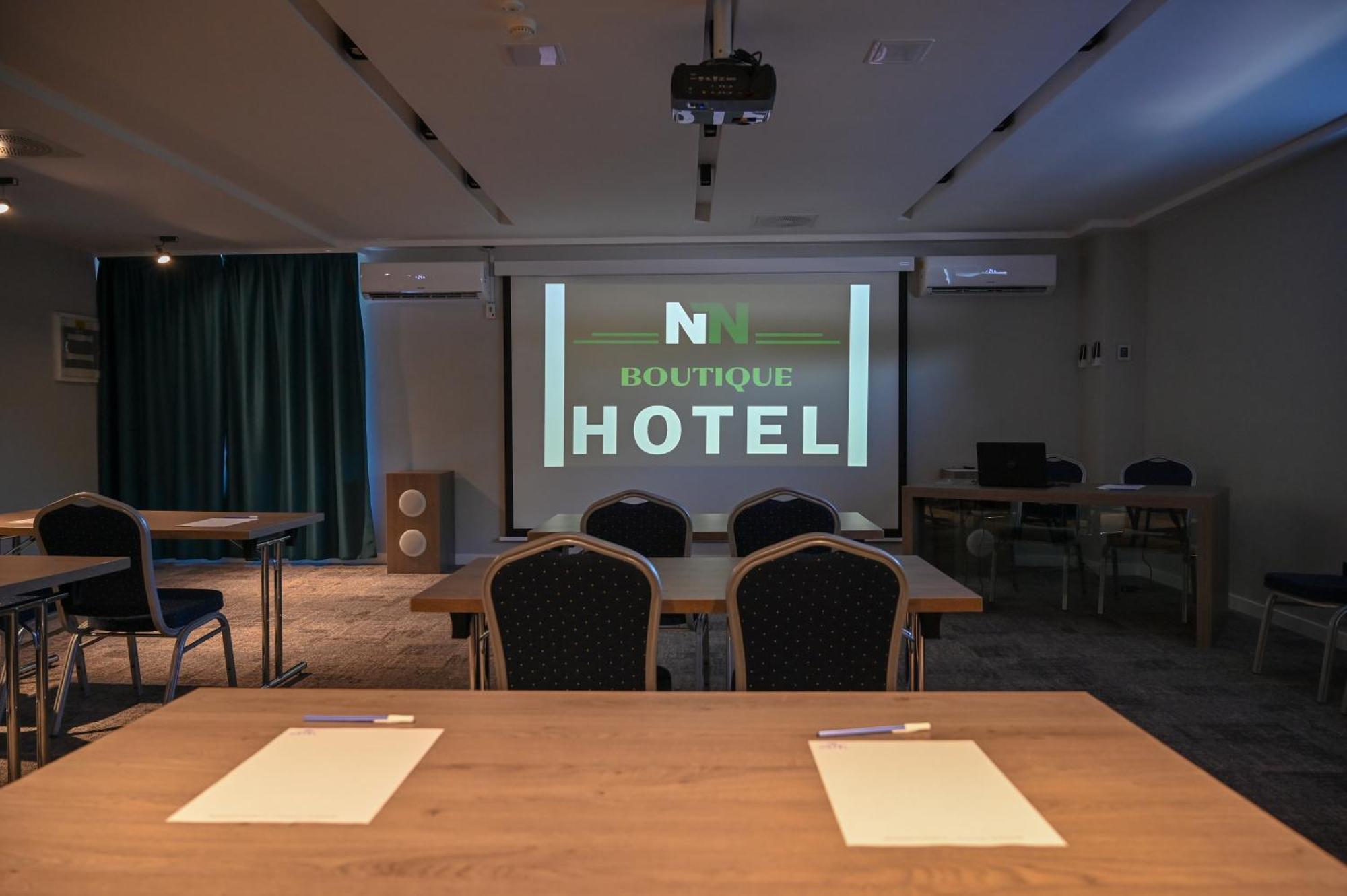 Nn Boutique Hotel Tiszaújváros Buitenkant foto